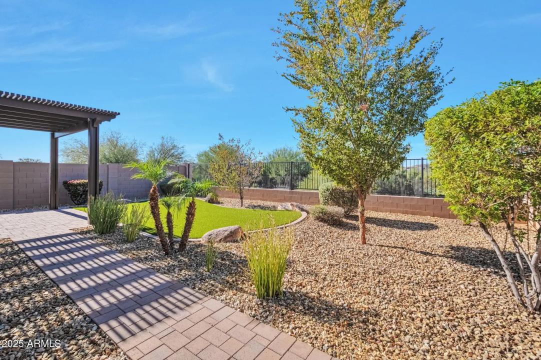 Real Estate Picture 23