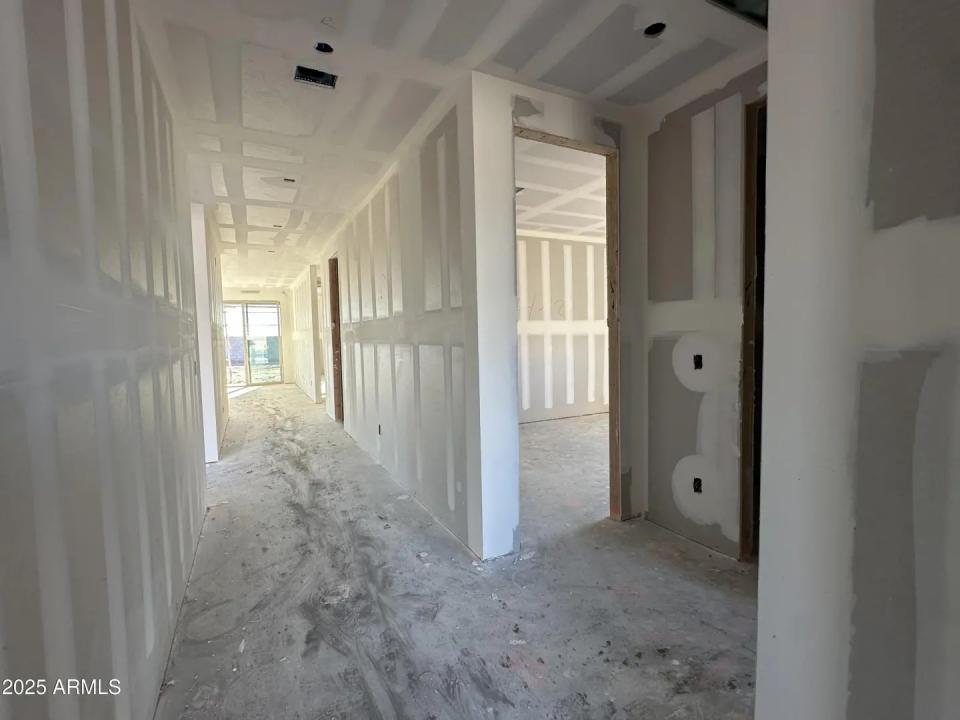 Real Estate Picture 3