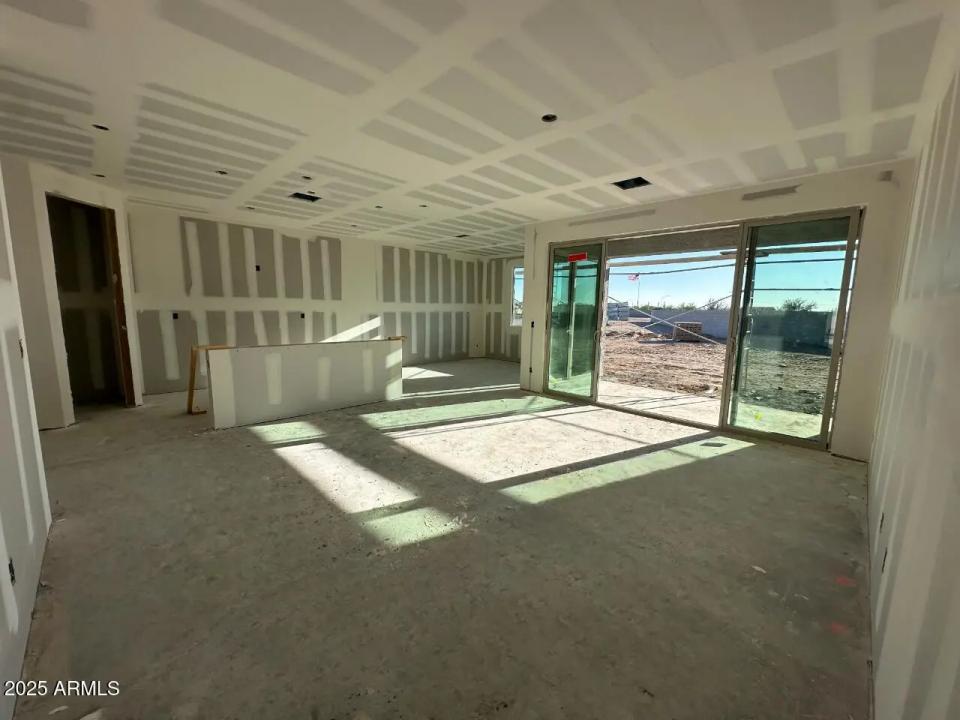 Real Estate Picture 4