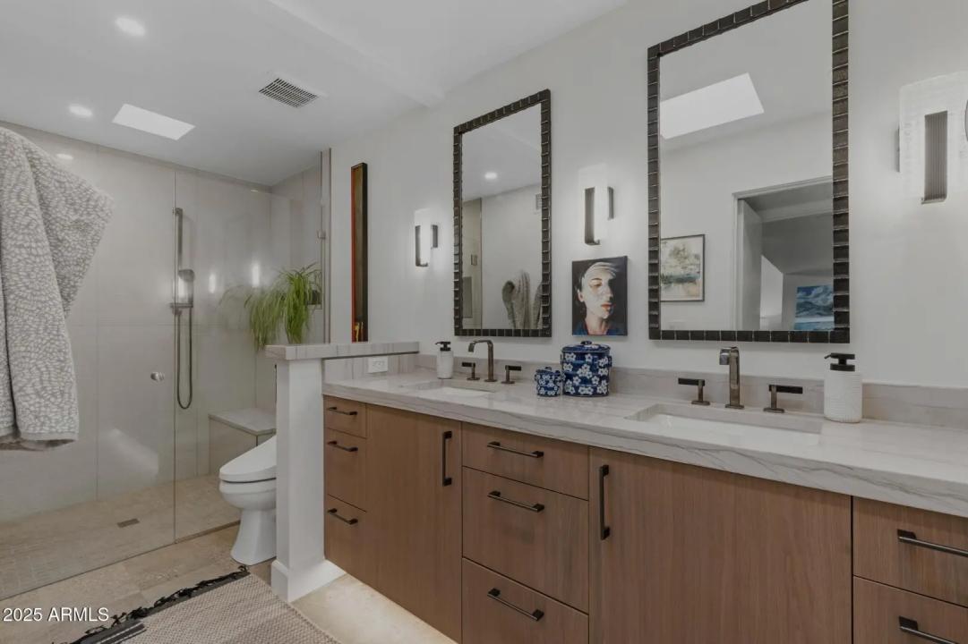 Real Estate Picture 4