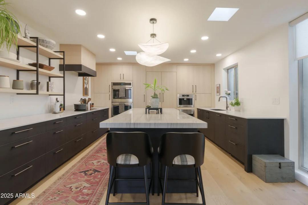 Real Estate Picture 10