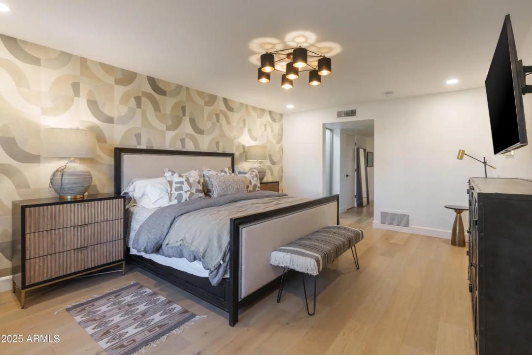 Real Estate Picture 15