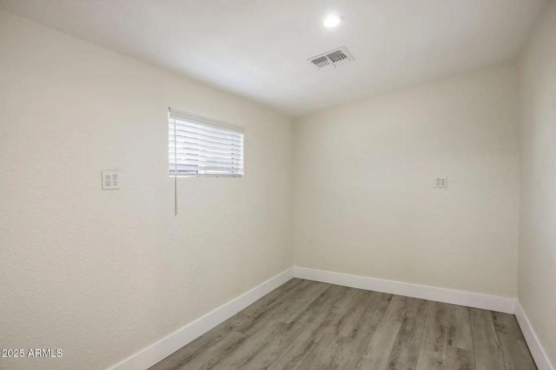 Real Estate Picture 15