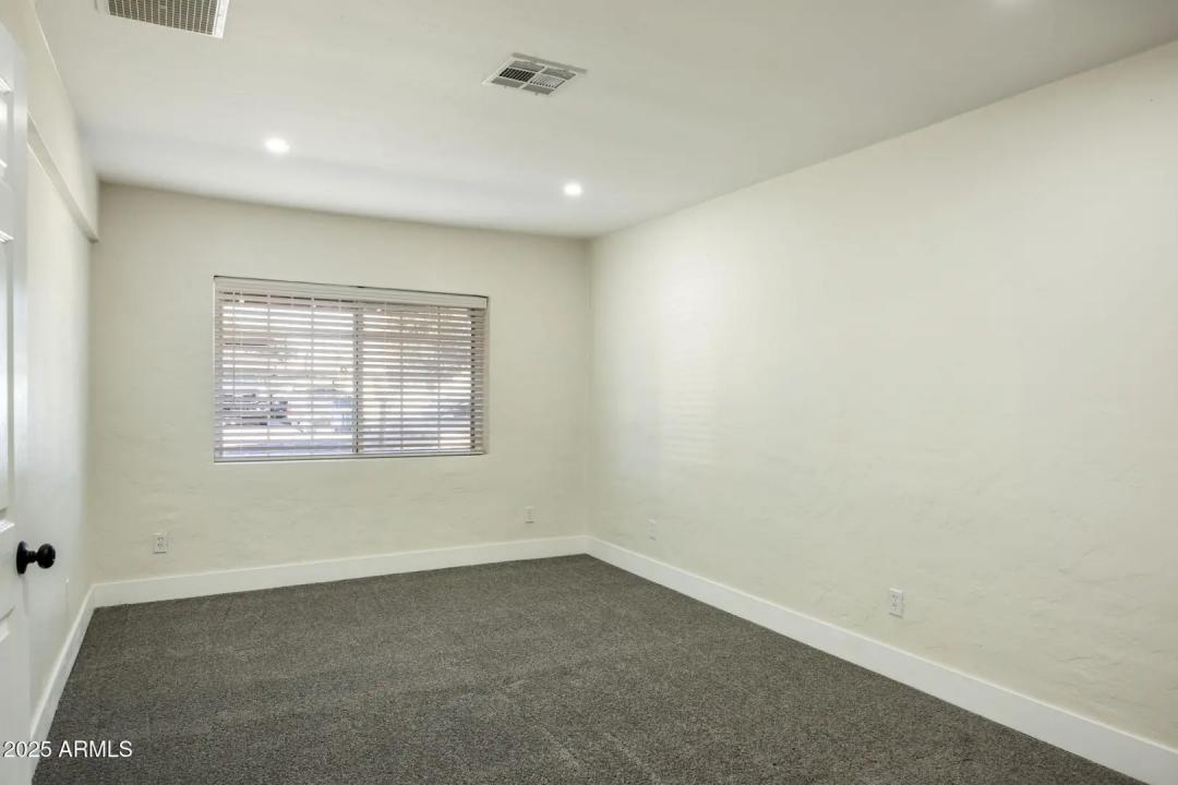 Real Estate Picture 7