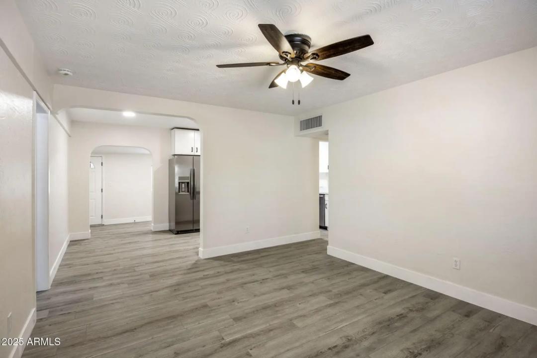 Real Estate Picture 3