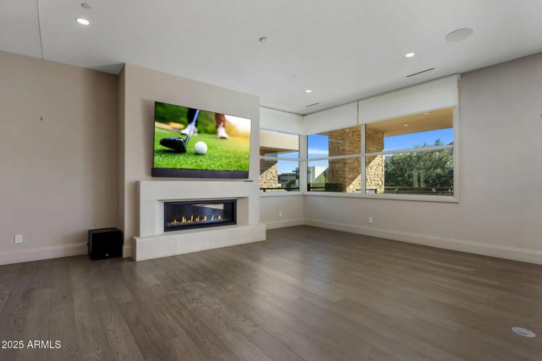 Real Estate Picture 3