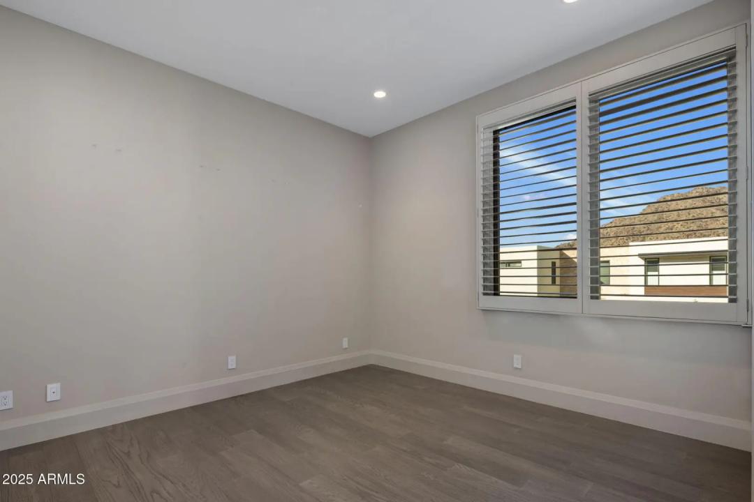 Real Estate Picture 18