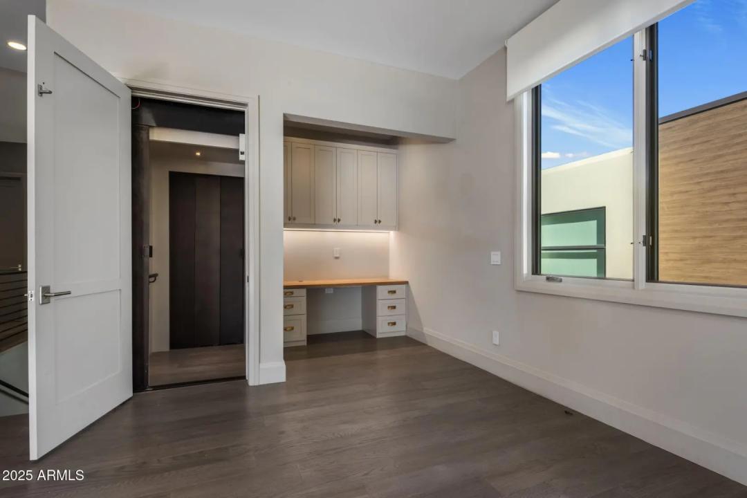 Real Estate Picture 5