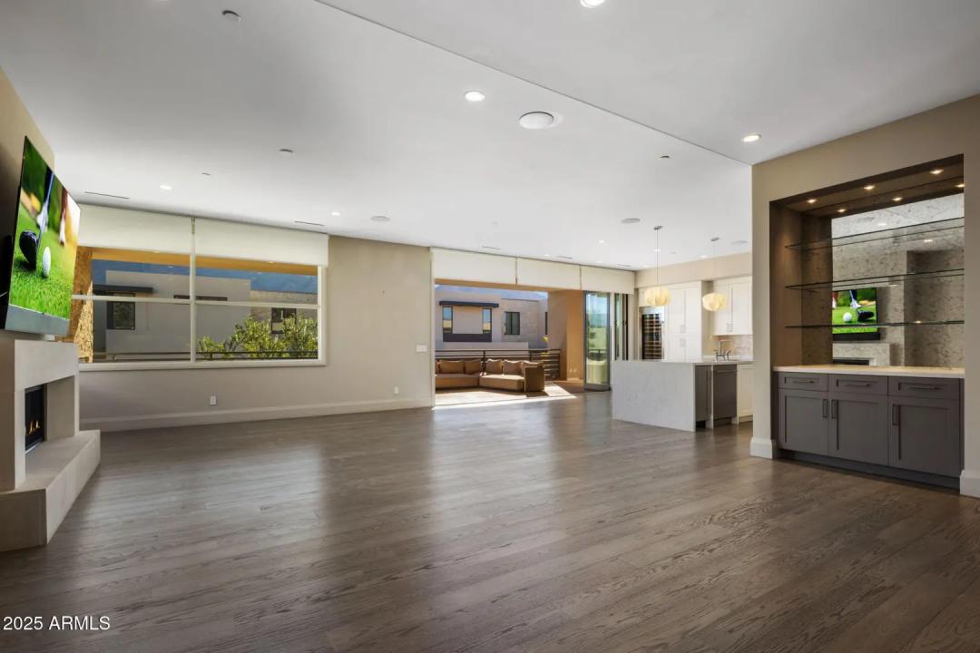 Real Estate Picture 4