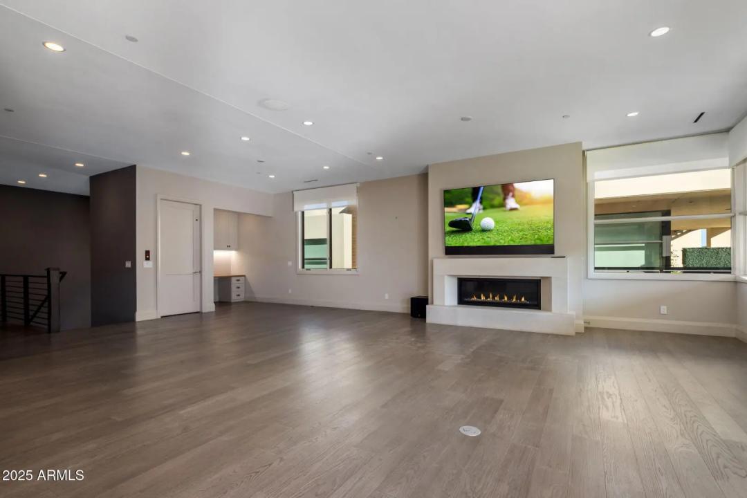 Real Estate Picture 8