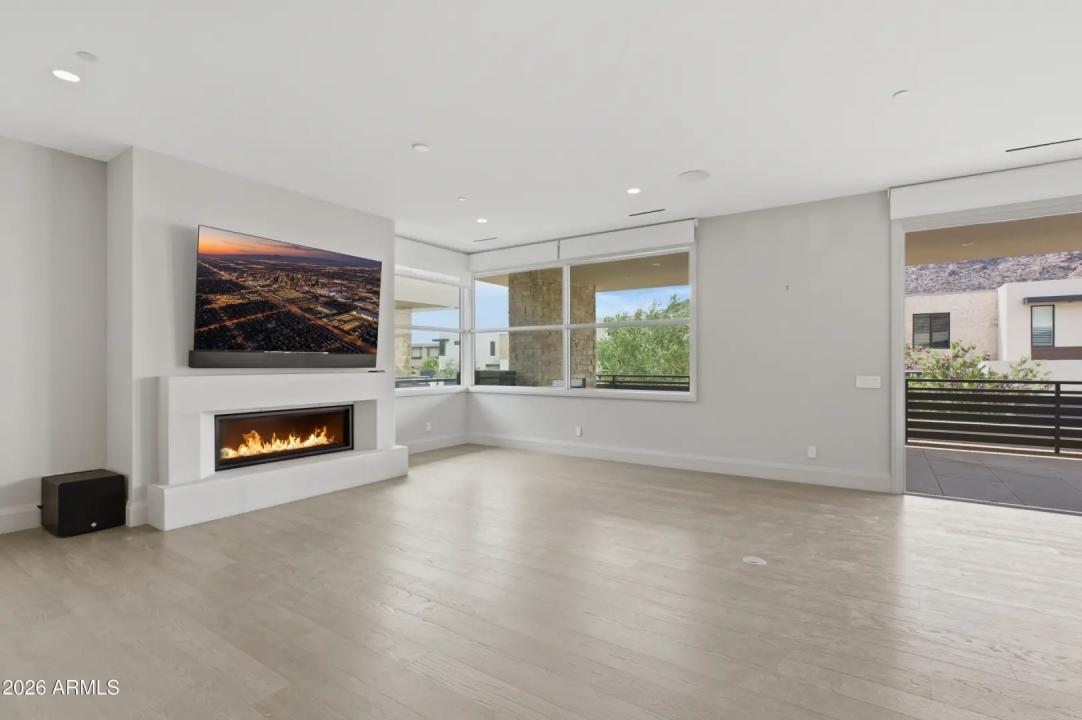 Real Estate Picture 4