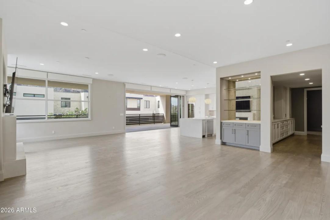 Real Estate Picture 3