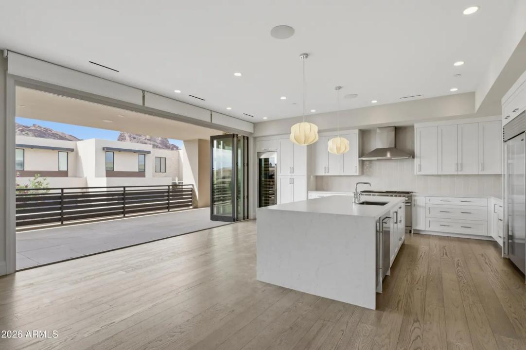 Real Estate Picture 5