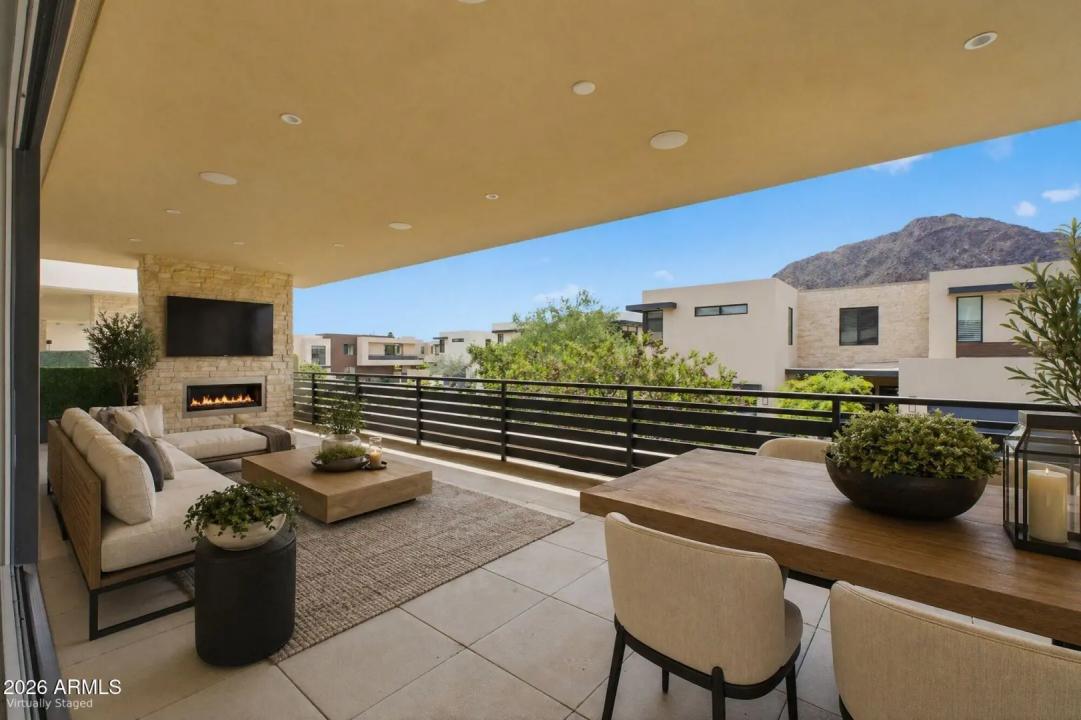 Real Estate Picture 3