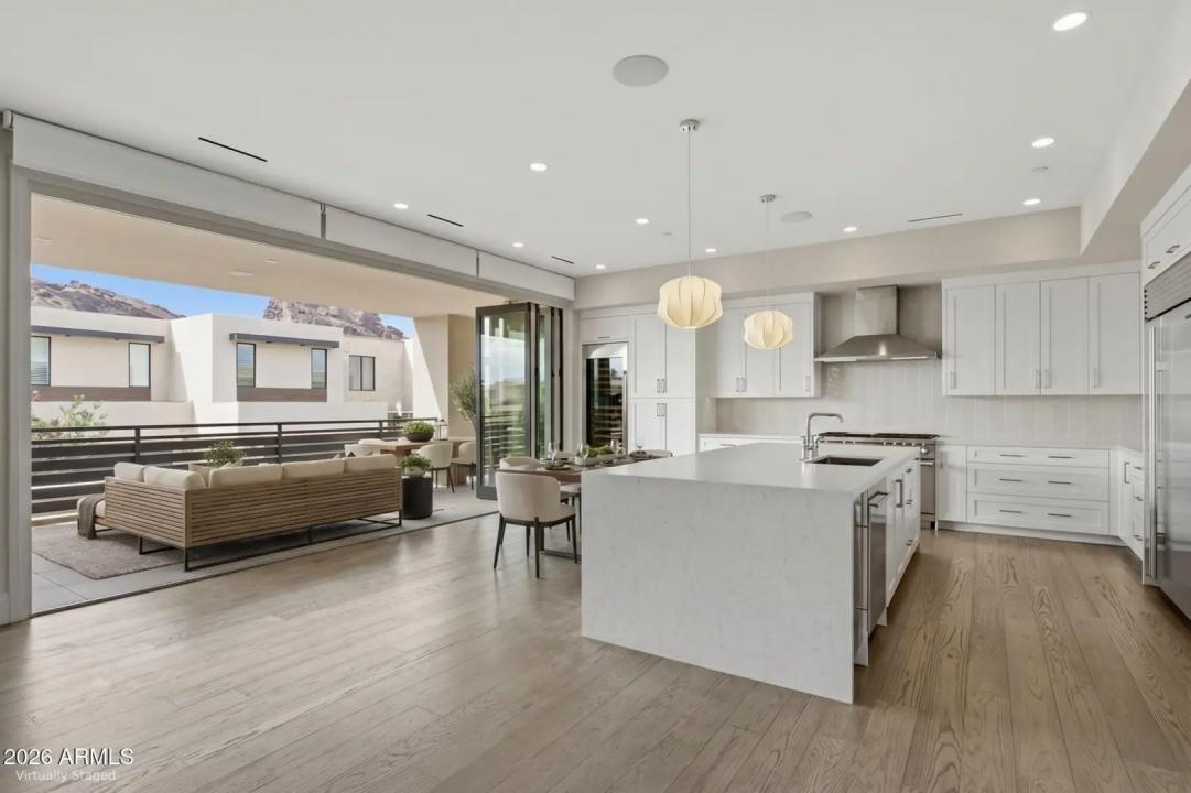 Real Estate Picture 4
