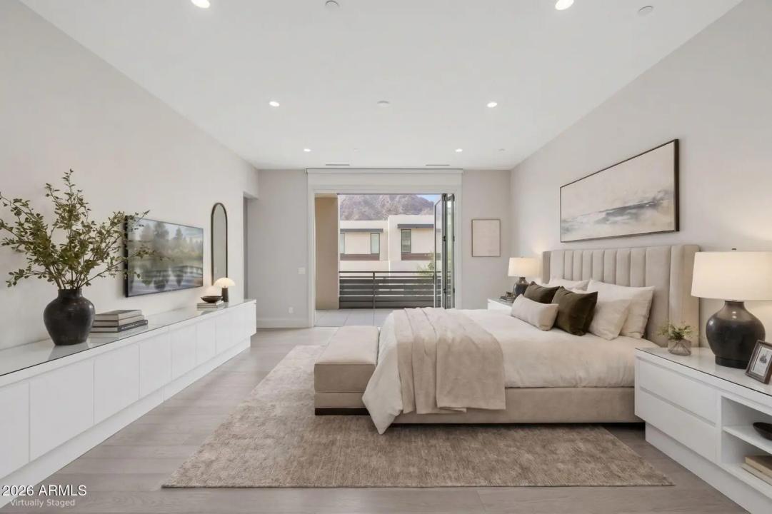 Real Estate Picture 8