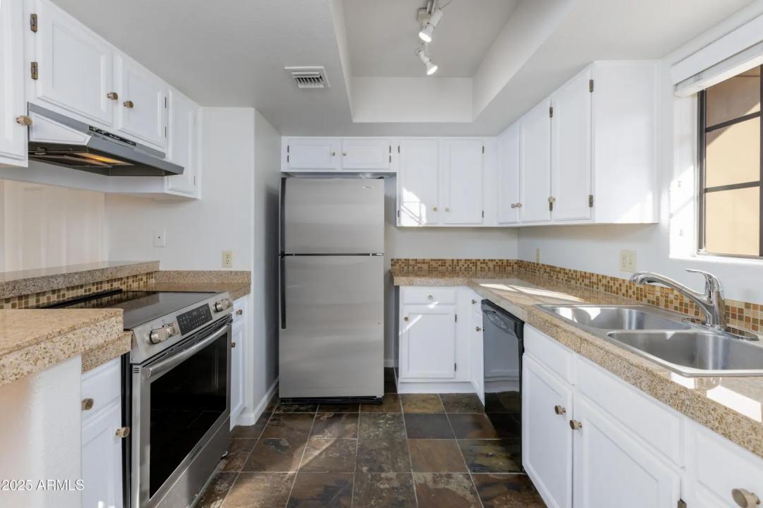 Real Estate Picture 10