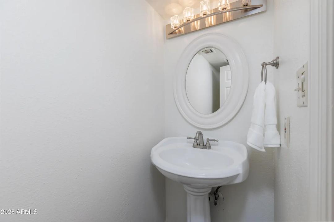 Real Estate Picture 11