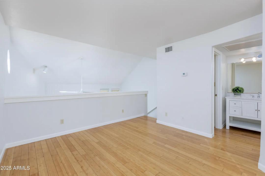 Real Estate Picture 14