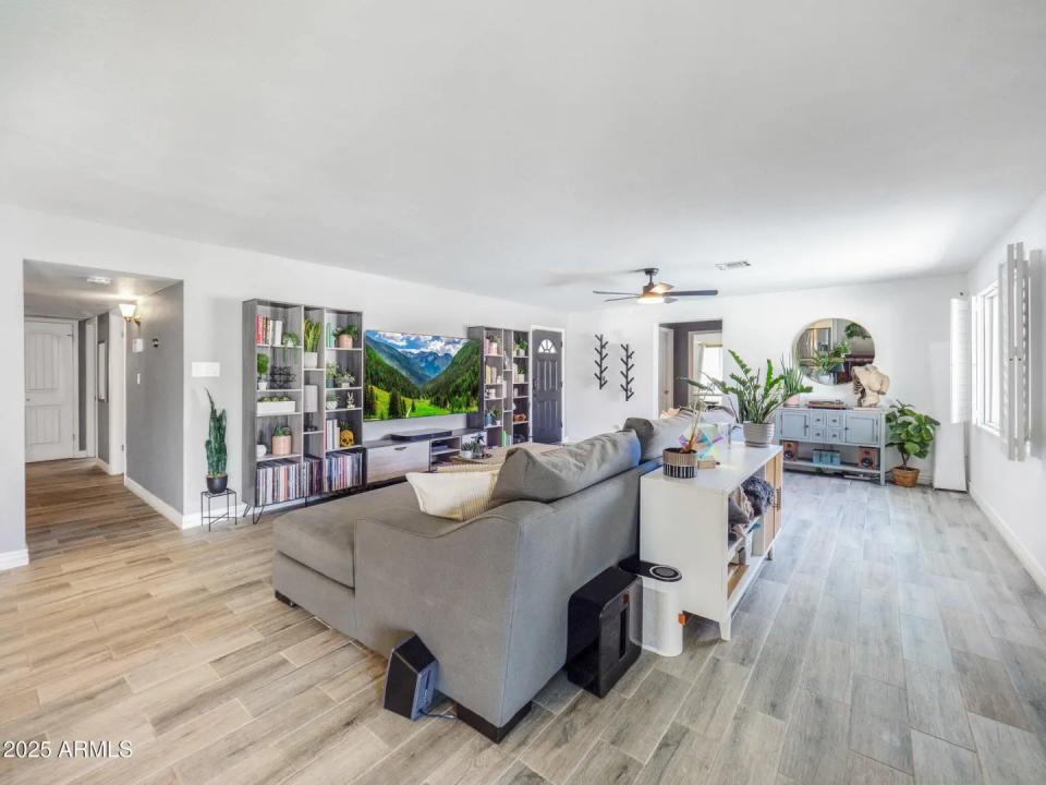 Real Estate Picture 4