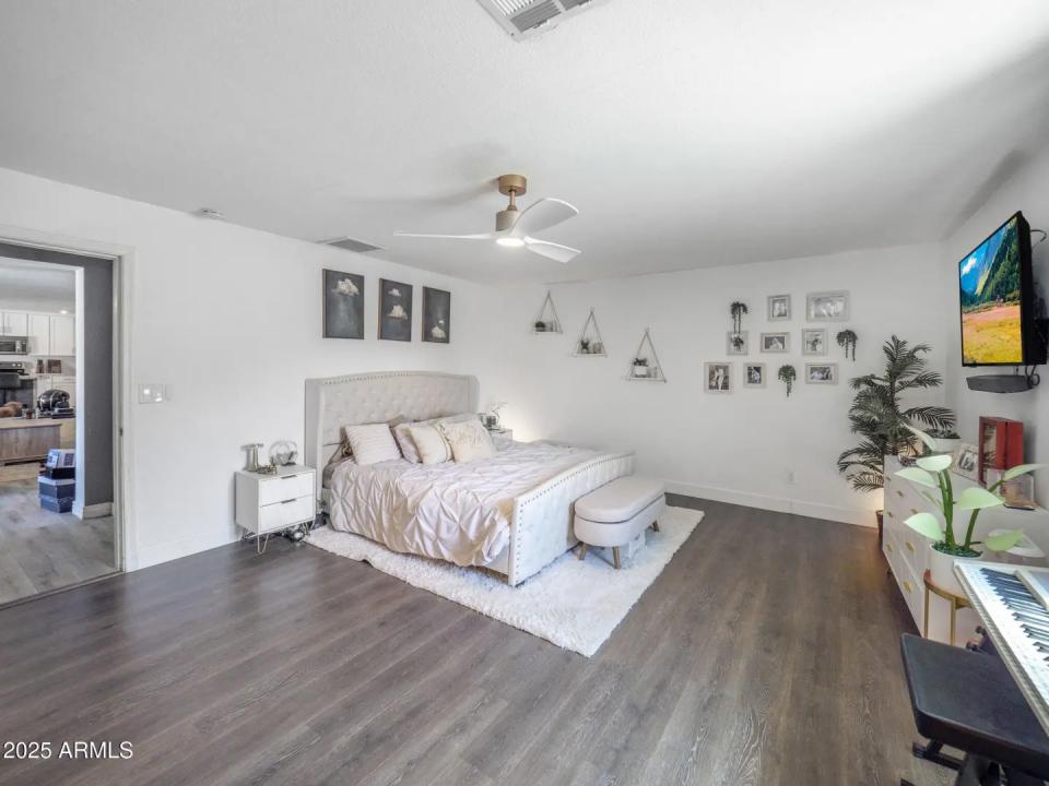 Real Estate Picture 11