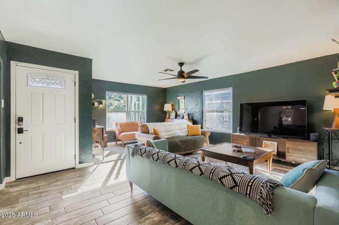 Real Estate Picture 3