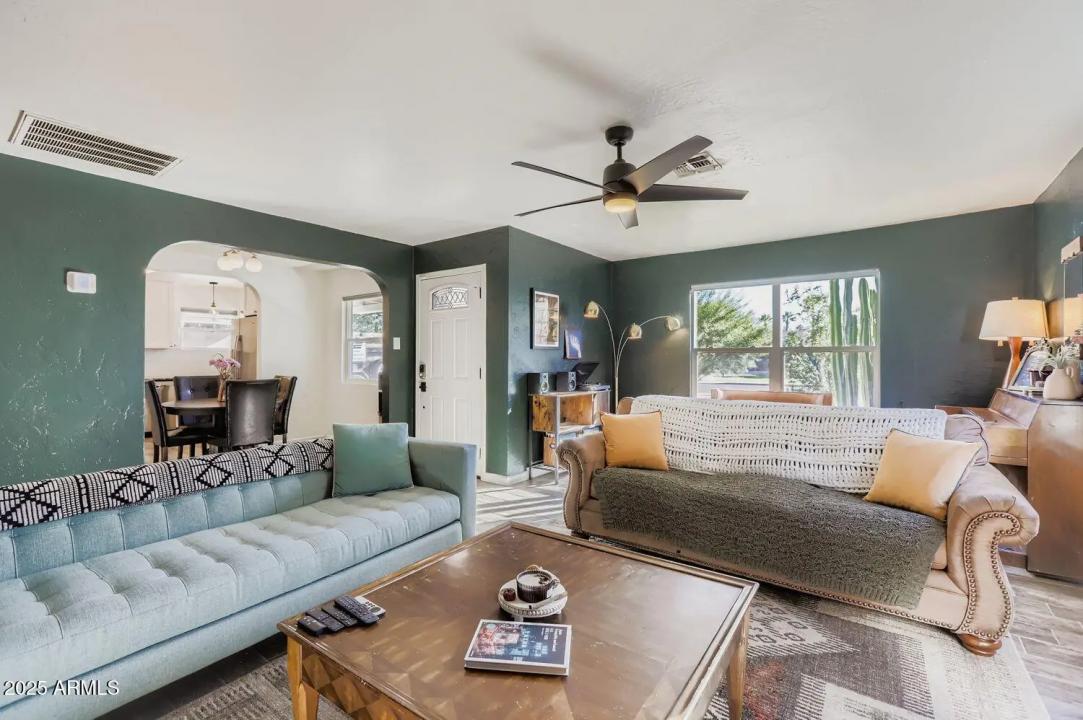 Real Estate Picture 4