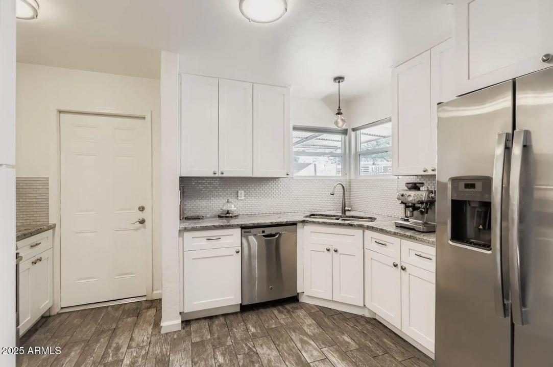 Real Estate Picture 7