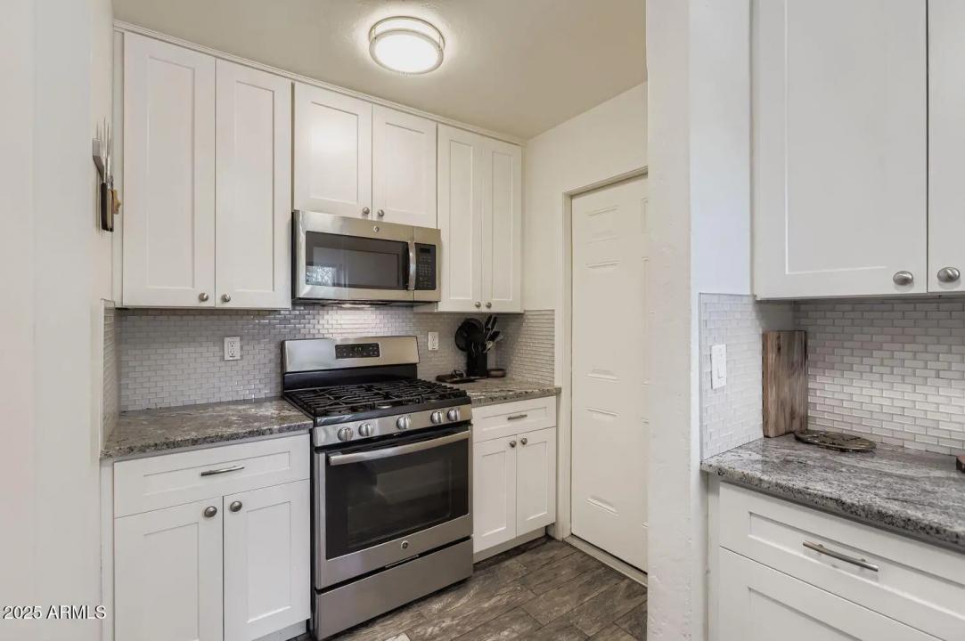 Real Estate Picture 8