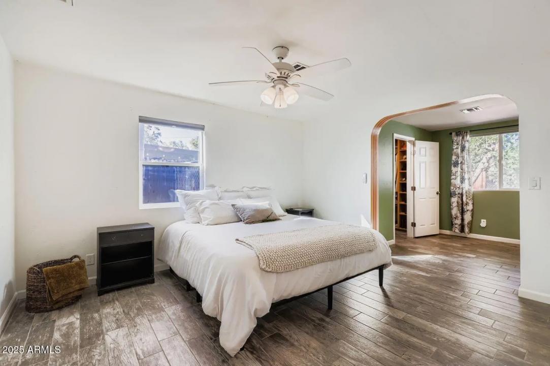 Real Estate Picture 9