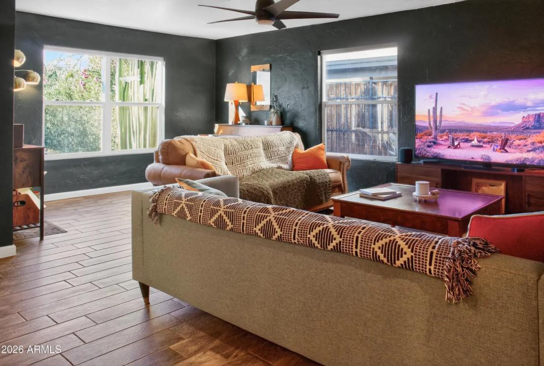 Real Estate Picture 11