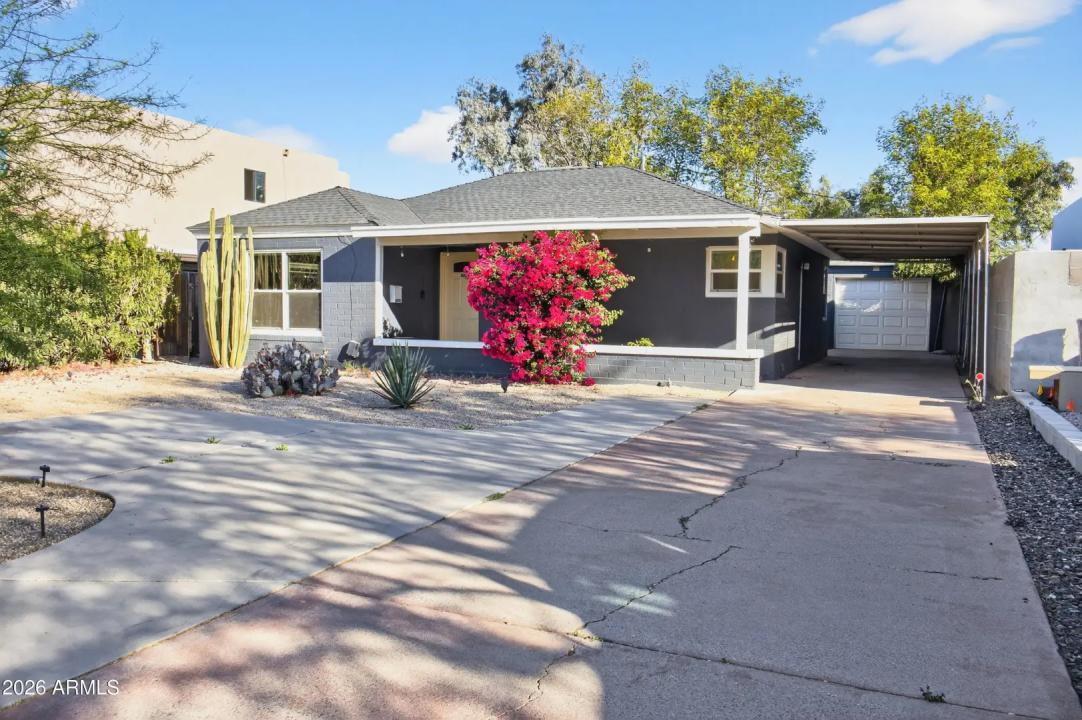 2210 E CAMBRIDGE Avenue Phoenix AZ 85006