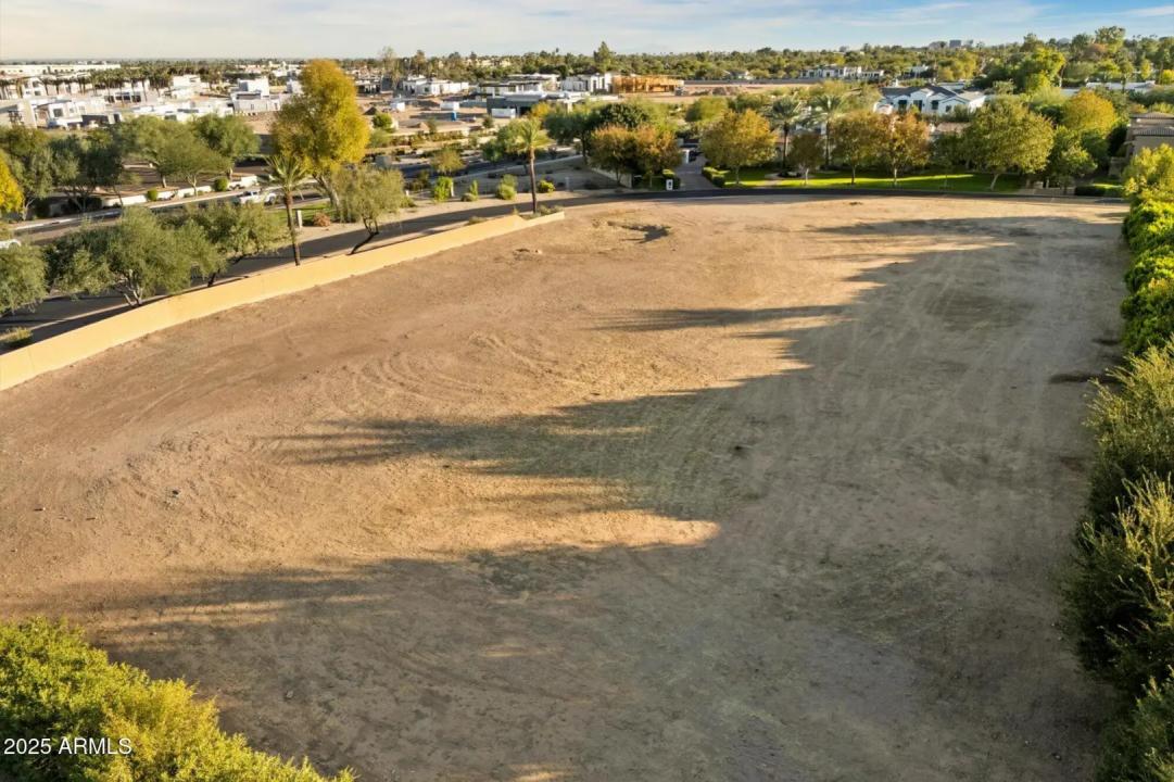 Real Estate Picture 14