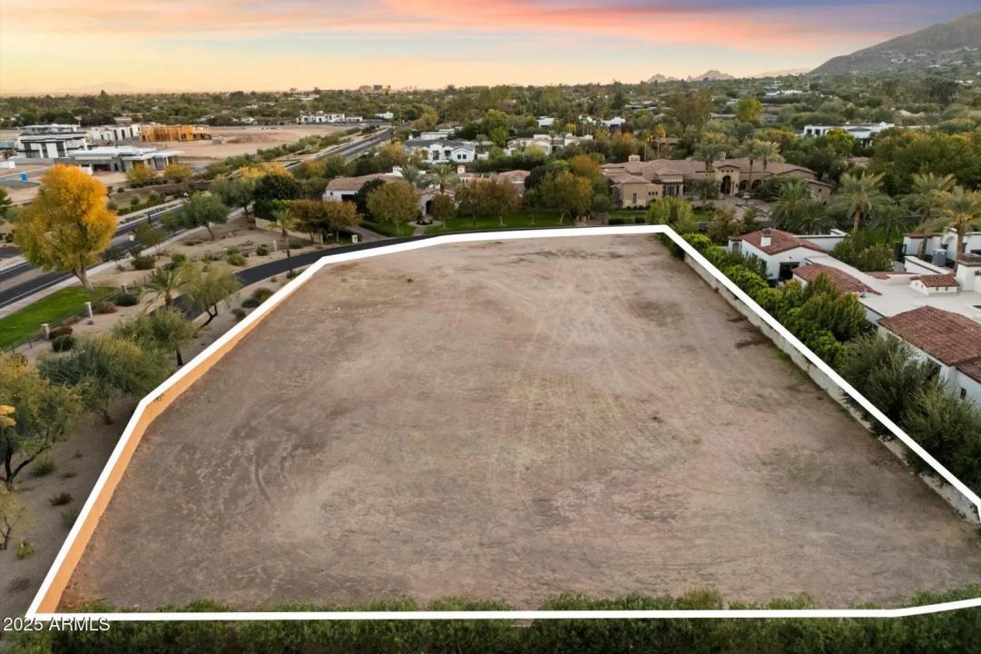 Real Estate Picture 4