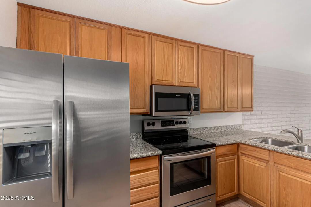 Real Estate Picture 4