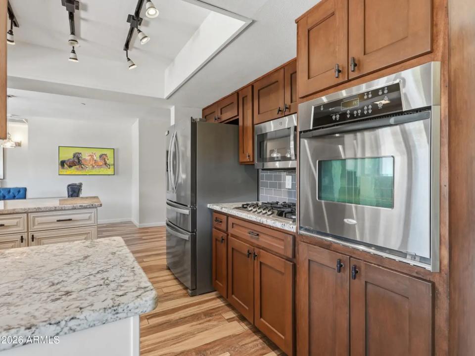 Real Estate Picture 4