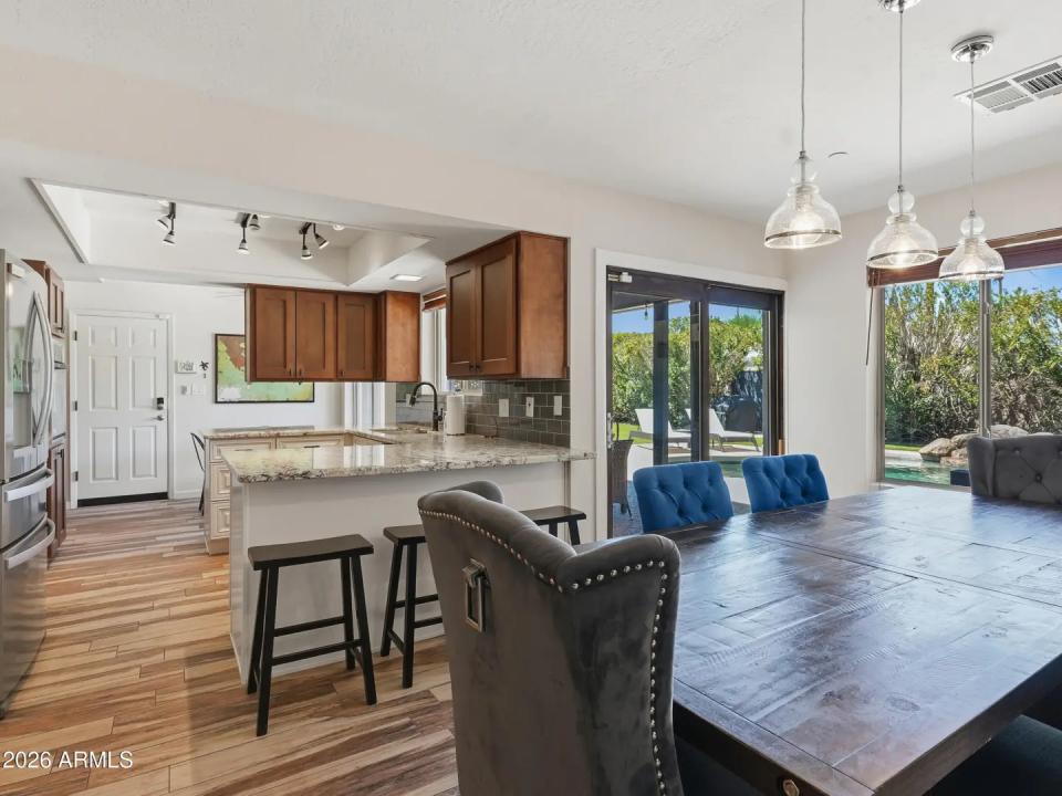 Real Estate Picture 5