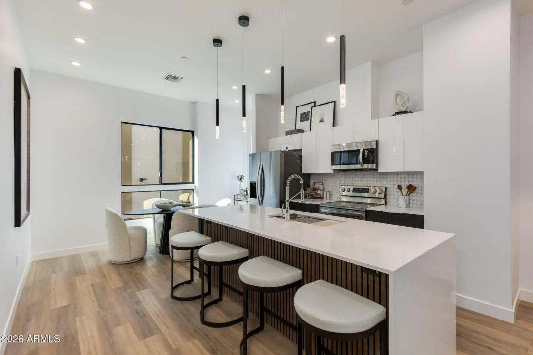 Real Estate Picture 14