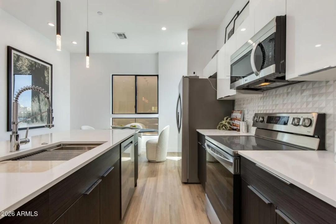 Real Estate Picture 16