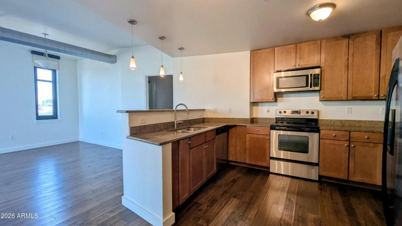 Real Estate Picture 9