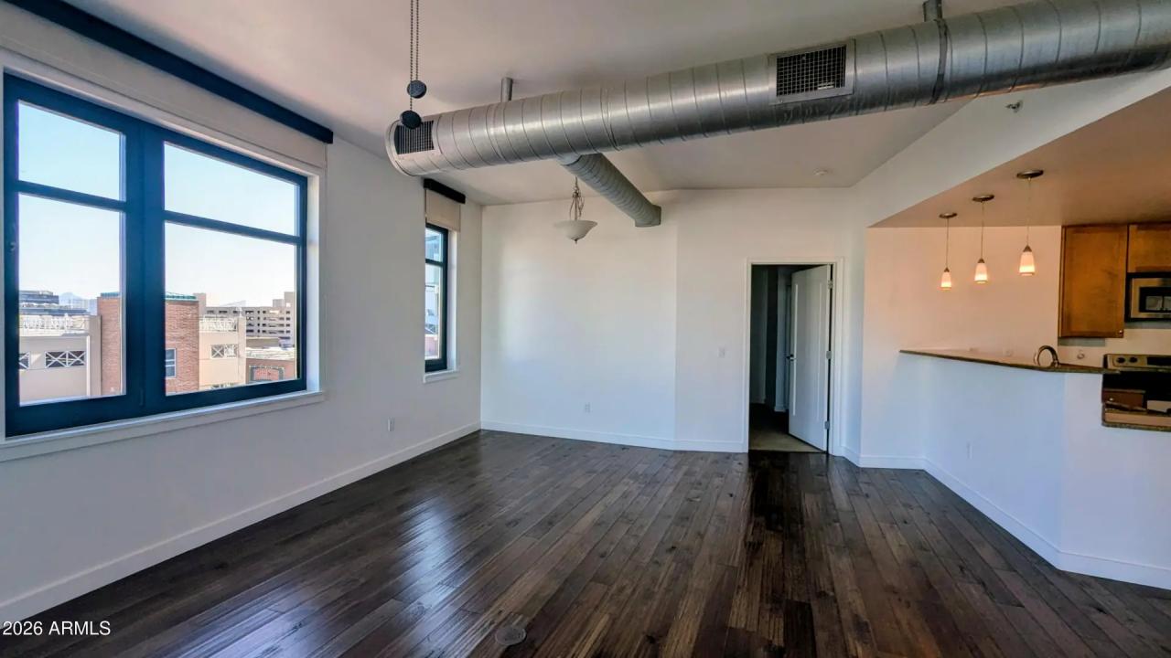 Real Estate Picture 14