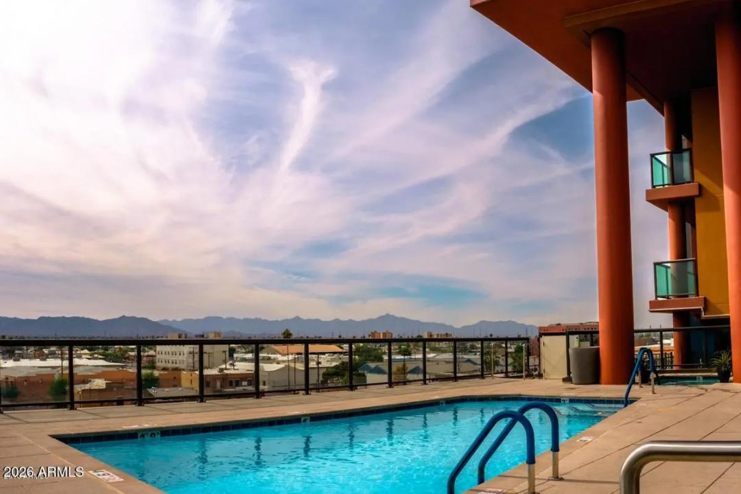 Real Estate Picture 3