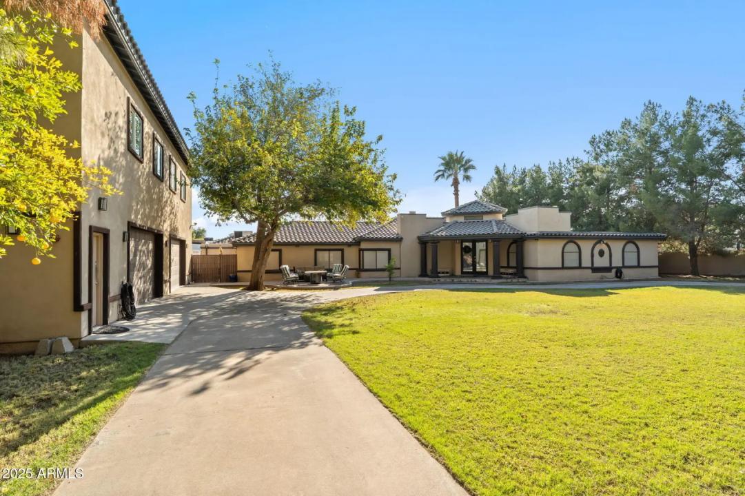 Real Estate Picture 4