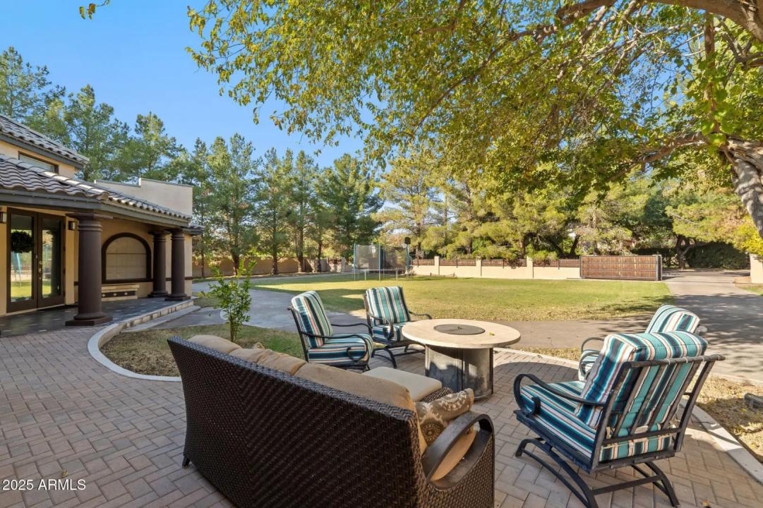 Real Estate Picture 5