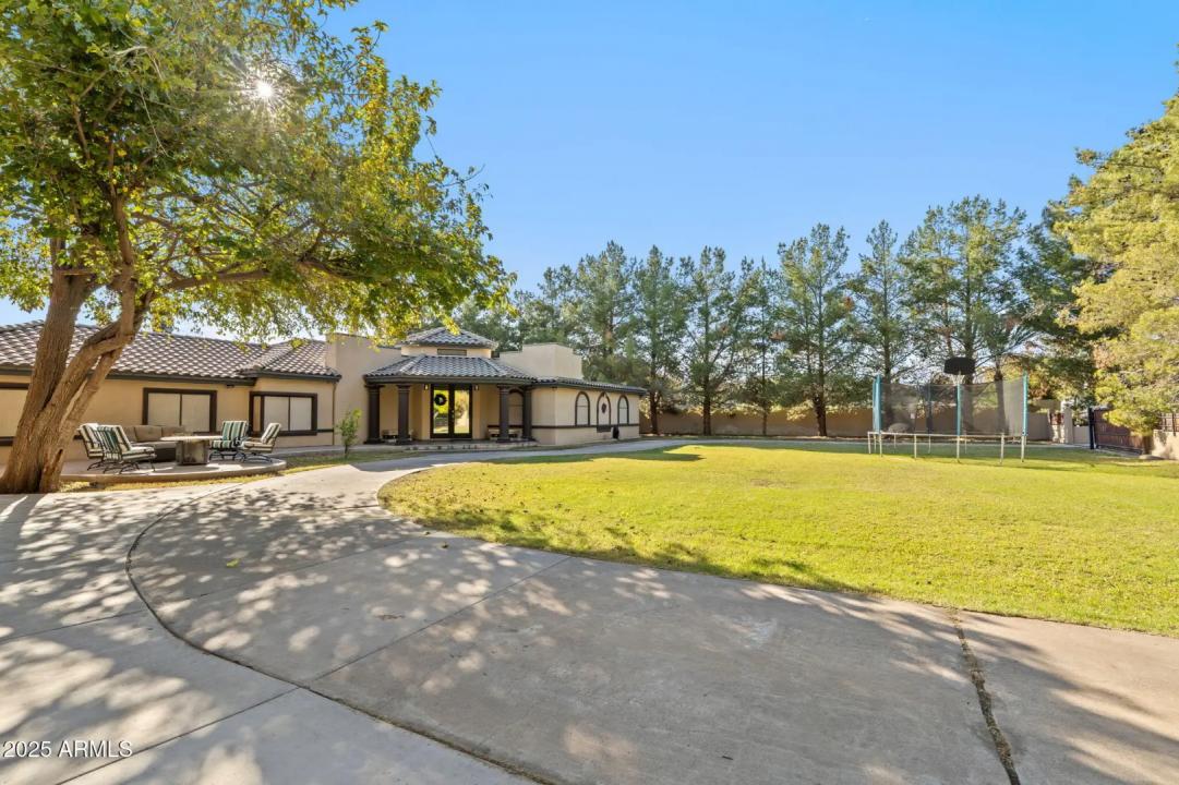 Real Estate Picture 8