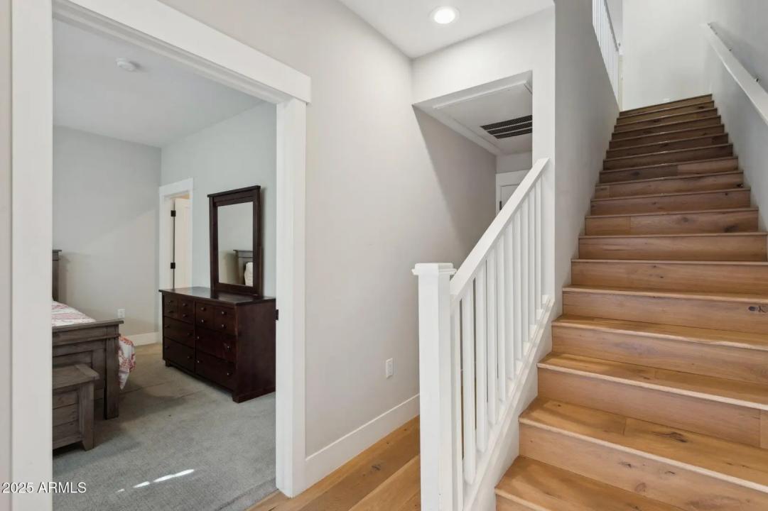 Real Estate Picture 4