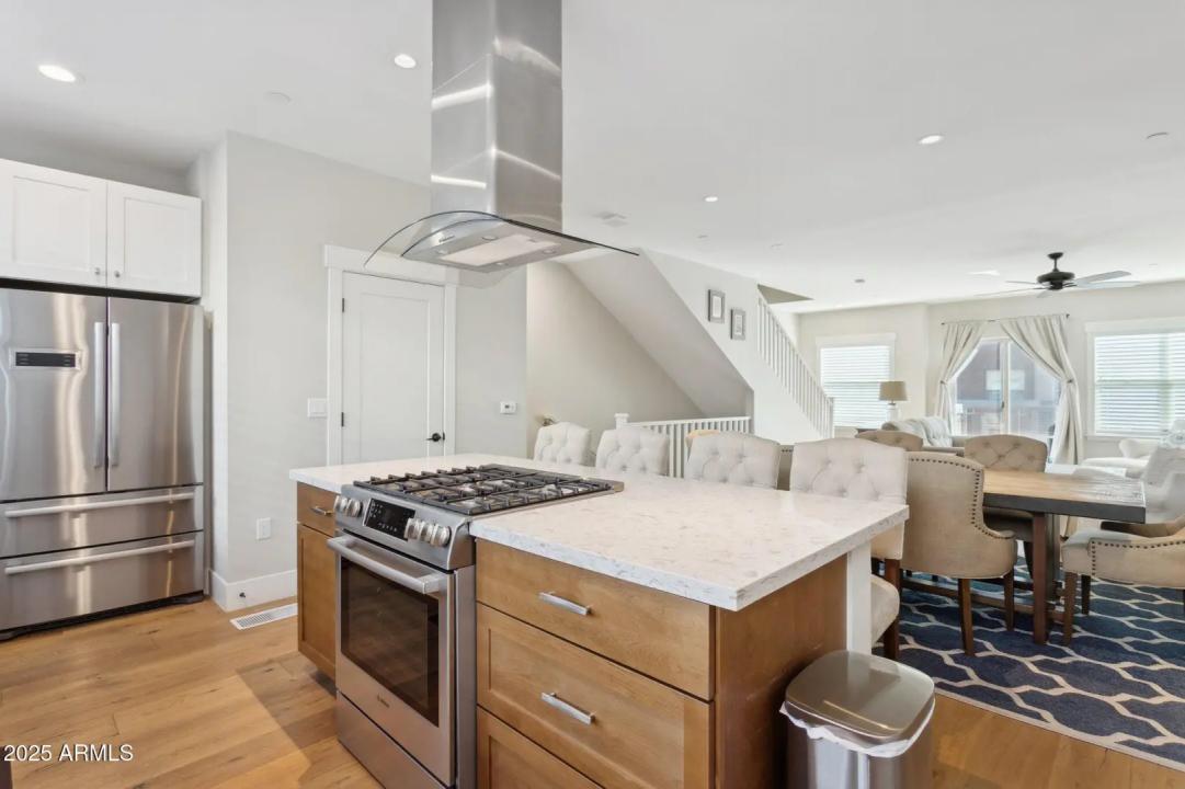 Real Estate Picture 14