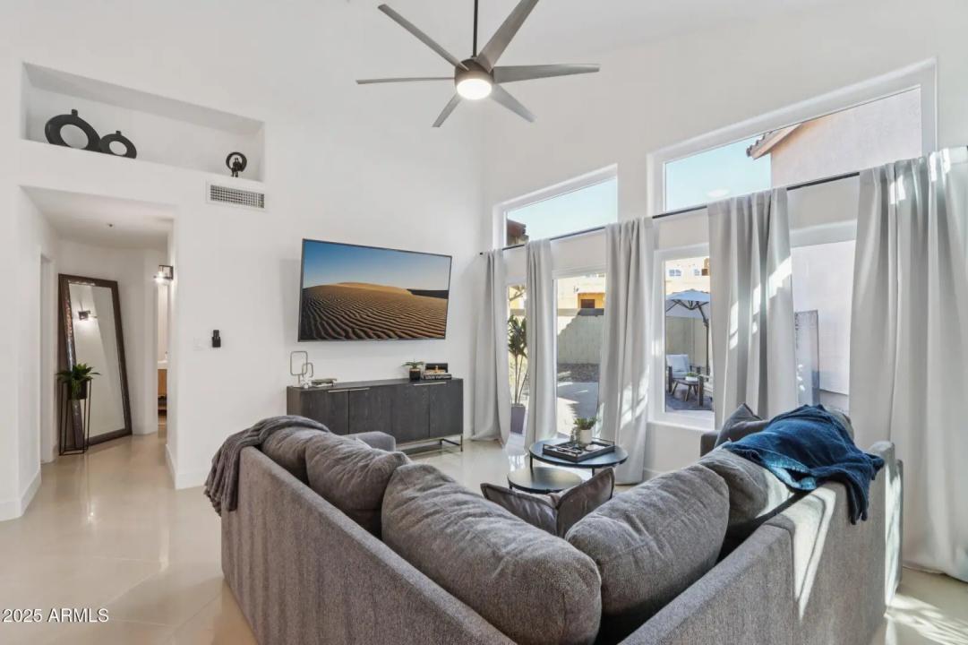 Real Estate Picture 7