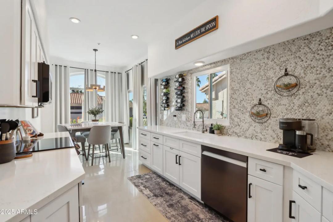 Real Estate Picture 12