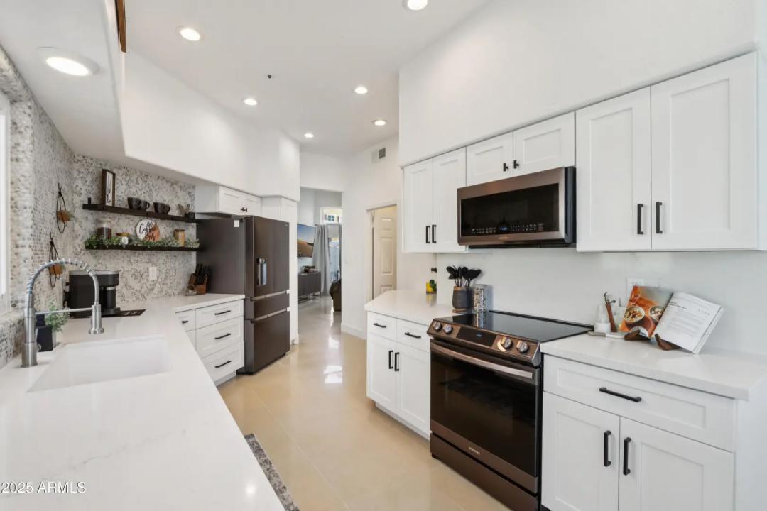 Real Estate Picture 15